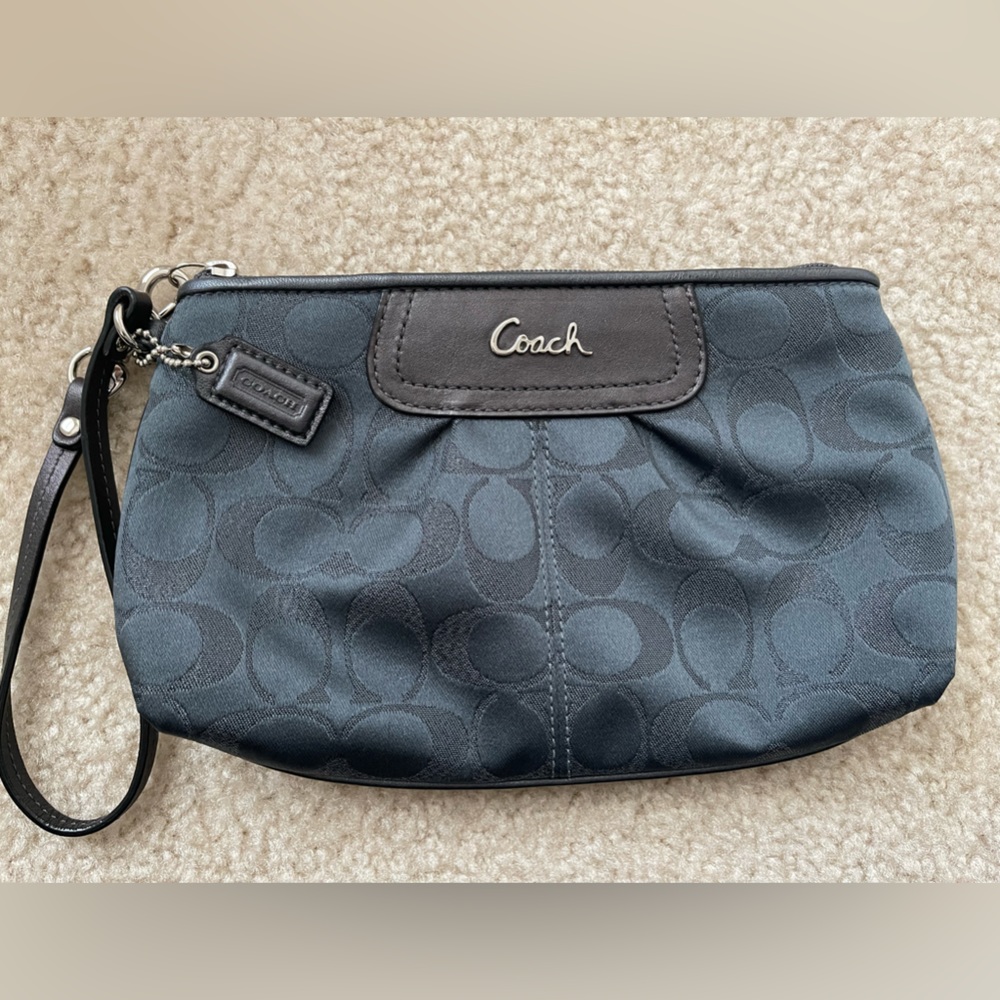 Coach Wristlet with zipper
